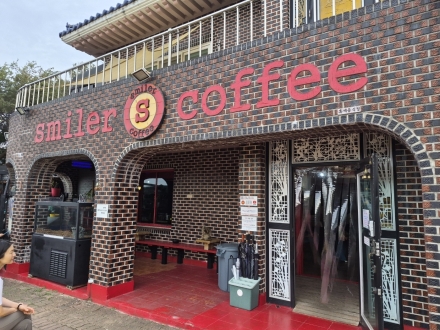 이색 동물과 커피의 만남, 체험형 파충류 카페 ‘스마일러(smiler coffee)’